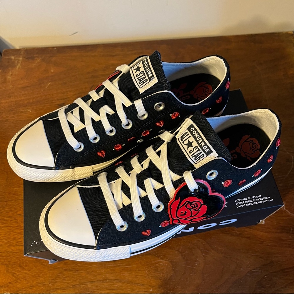 CONVERSE Women’s Chuck Taylor All Star Valentine's Day 2025 Sneakers - Picture 7 of 12